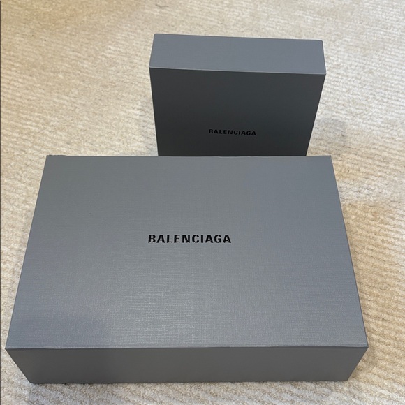 Balenciaga Boxes - Picture 5 of 5
